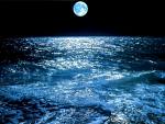Lune sur mer en Polynésie